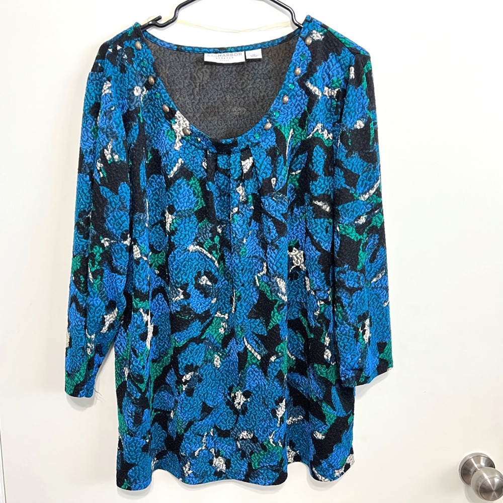 Sag Harbor Womens Blue Floral Textured Top Size 1X Beaded Neckline 3/4 Sleeve